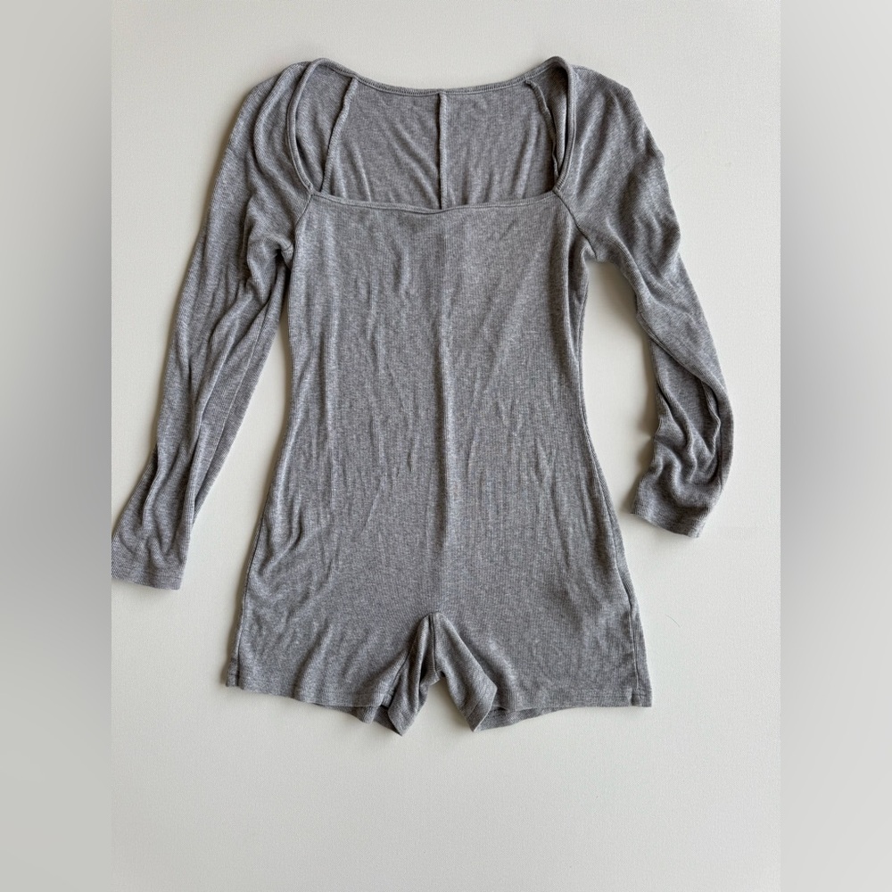✨Gray Long Sleeve Romper✨ - Picture 4 of 12